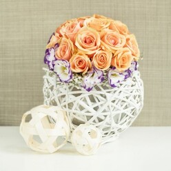 ROSES & LISIANTHUS WEDDING ARRANGEMENT